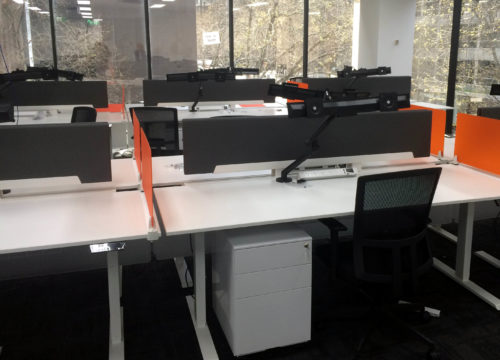 canyon-desk-with-screens